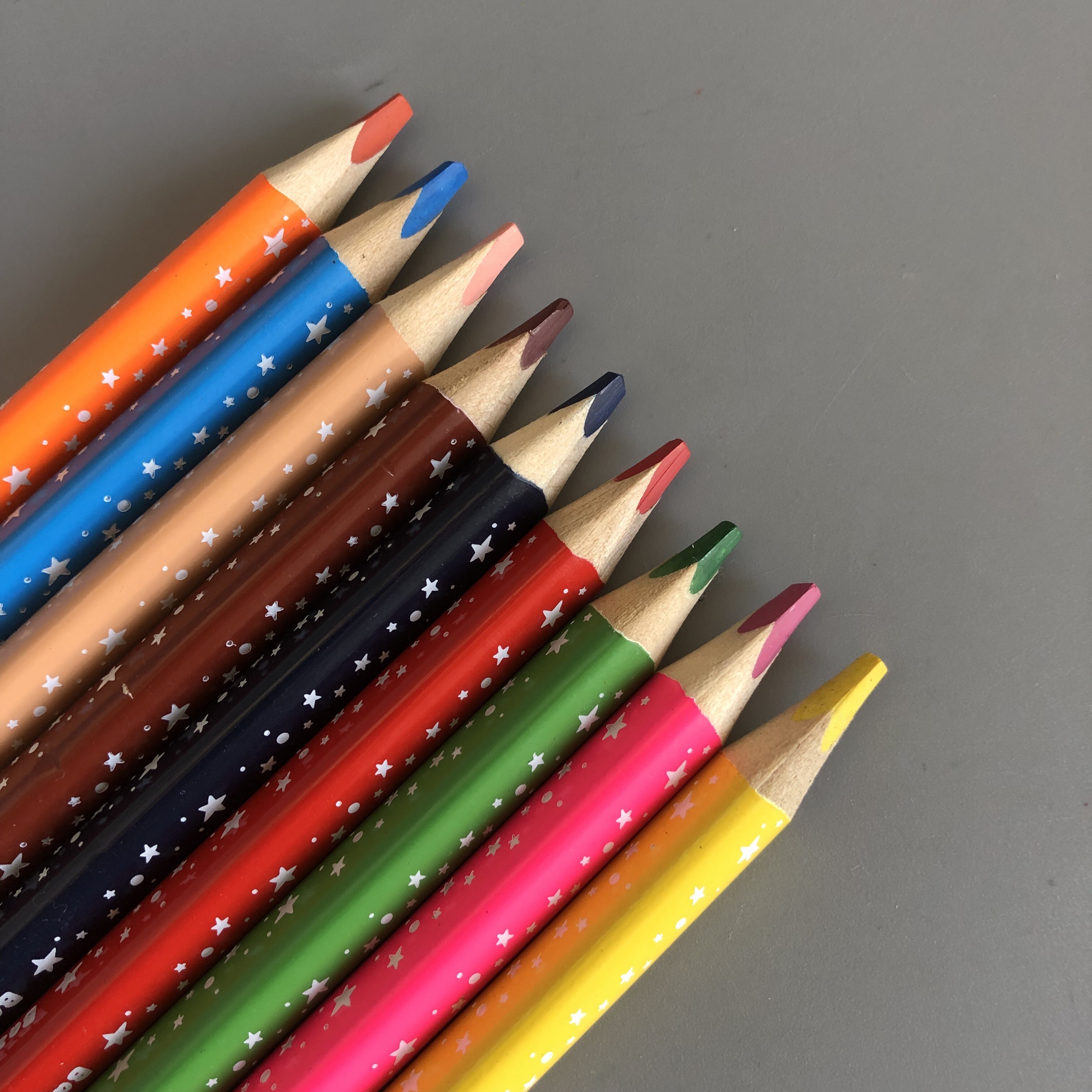 17.5*1cm Large Triangular Pencil Holder Color Pencil for Students Drawing